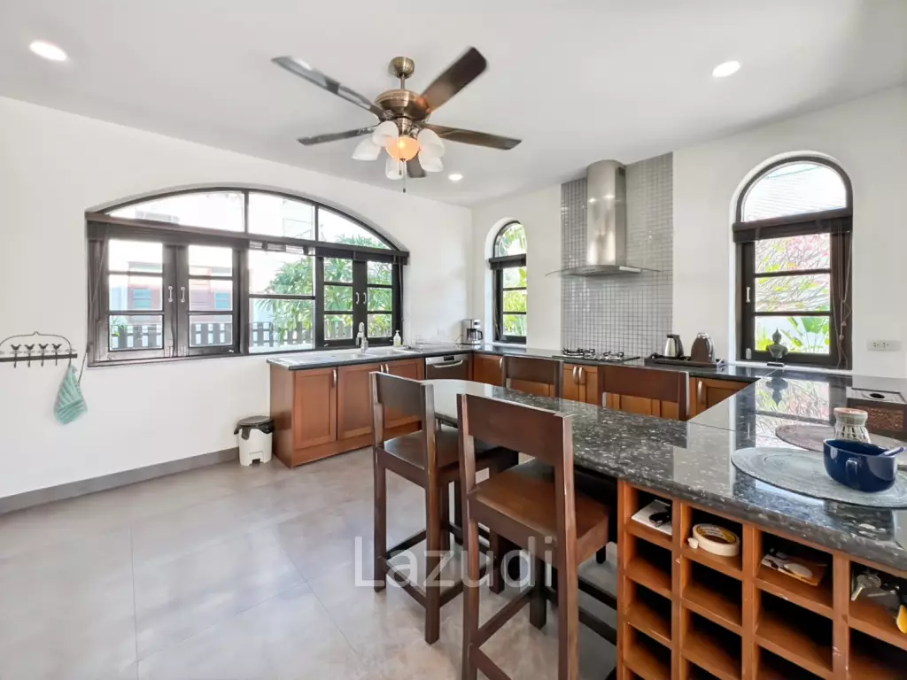 Grand Hill: 5 Bedroom Villa with Private Pool in Soi Hua Hin 88