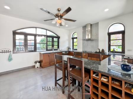 Grand Hill: 5 Bedroom Villa with Private Pool in Soi Hua Hin 88