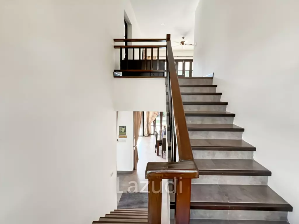 Grand Hill: 5 Bedroom Villa with Private Pool in Soi Hua Hin 88