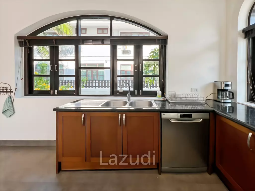 Grand Hill: 5 Bedroom Villa with Private Pool in Soi Hua Hin 88