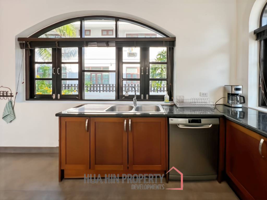 Grand Hill: 5 Bedroom Villa with Private Pool in Soi Hua Hin 88