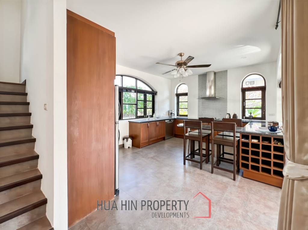 Grand Hill: 5 Bedroom Villa with Private Pool in Soi Hua Hin 88