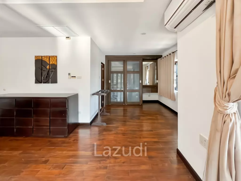 Grand Hill: 5 Bedroom Villa with Private Pool in Soi Hua Hin 88