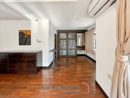 Grand Hill: 5 Bedroom Villa with Private Pool in Soi Hua Hin 88