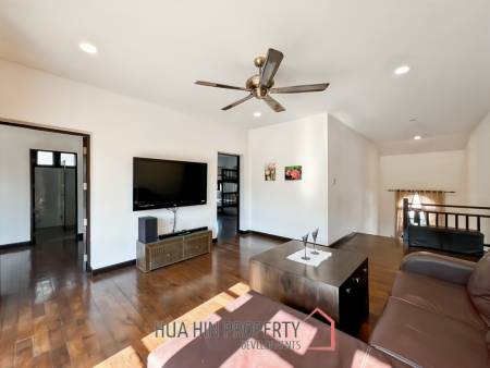 Grand Hill: 5 Bedroom Villa with Private Pool in Soi Hua Hin 88