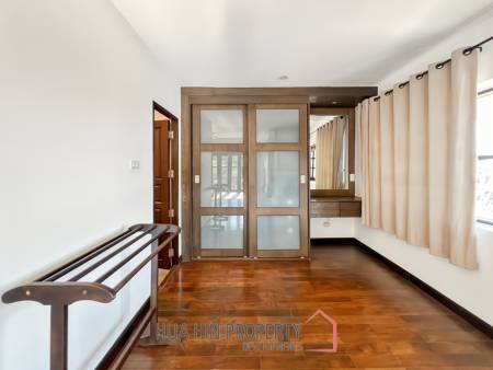 Grand Hill: 5 Bedroom Villa with Private Pool in Soi Hua Hin 88