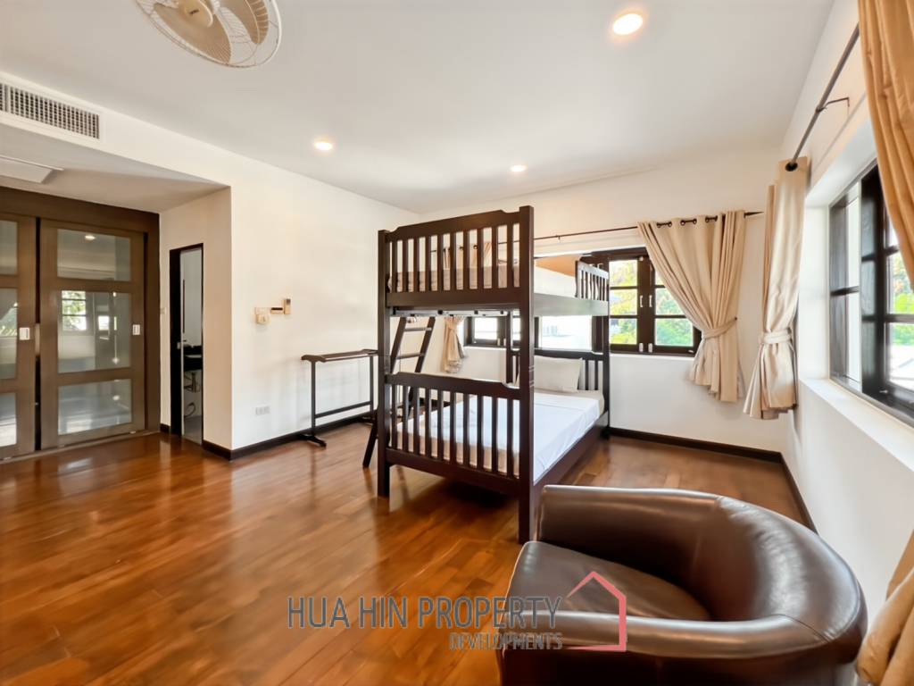 Grand Hill: 5 Bedroom Villa with Private Pool in Soi Hua Hin 88