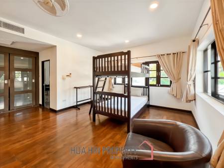 Grand Hill: 5 Bedroom Villa with Private Pool in Soi Hua Hin 88