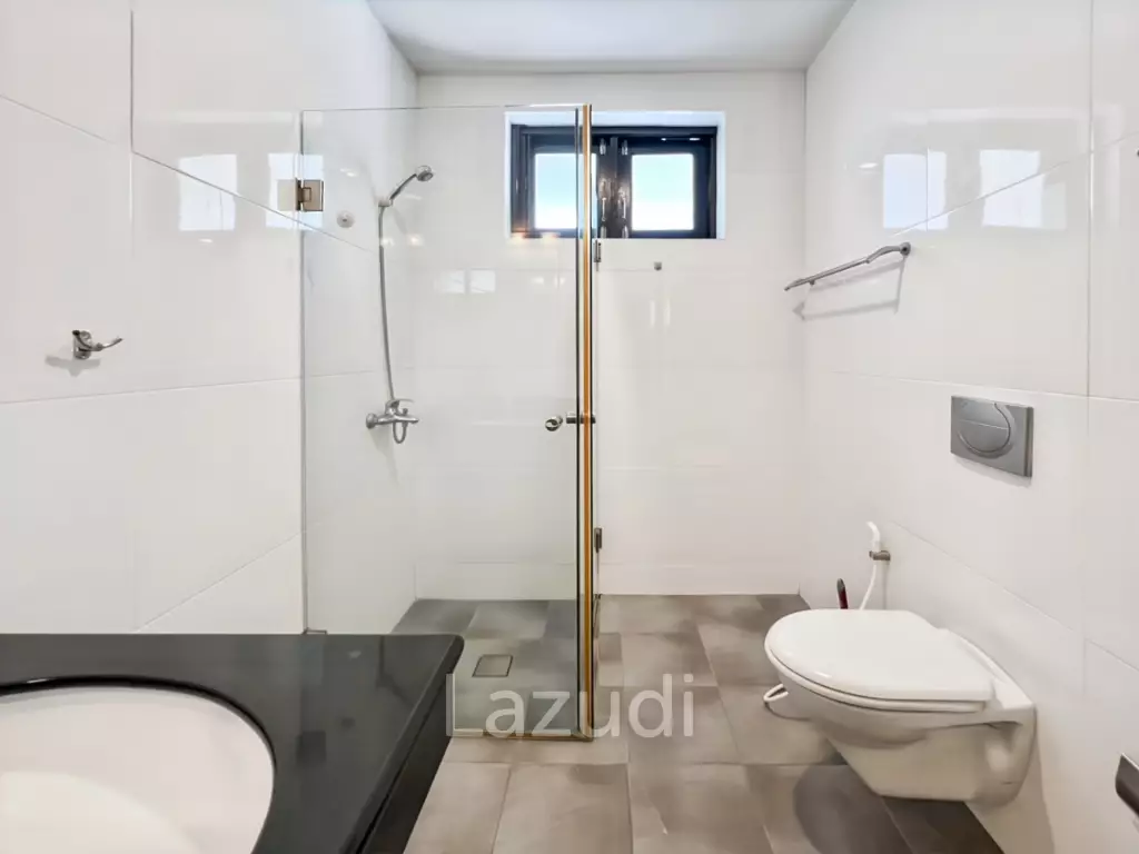 Grand Hill: 5 Bedroom Villa with Private Pool in Soi Hua Hin 88