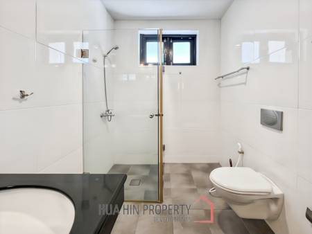 Grand Hill: 5 Bedroom Villa with Private Pool in Soi Hua Hin 88