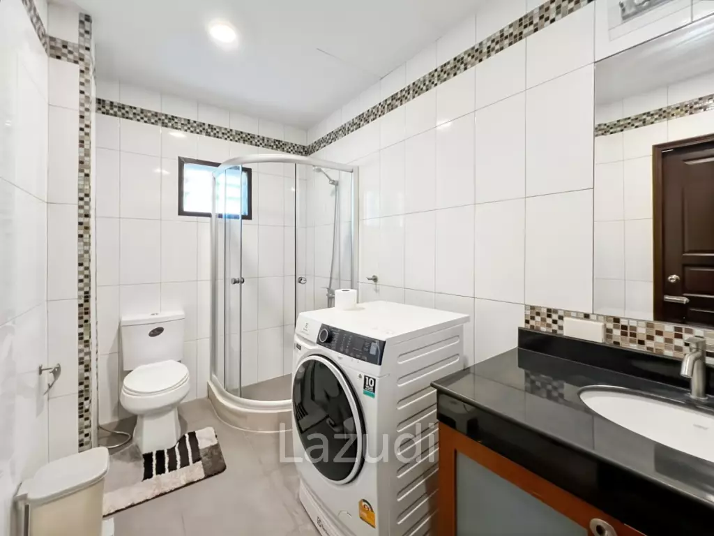 Grand Hill: 5 Bedroom Villa with Private Pool in Soi Hua Hin 88
