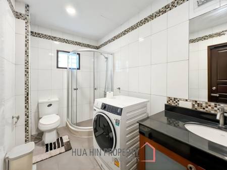 Grand Hill: 5 Bedroom Villa with Private Pool in Soi Hua Hin 88