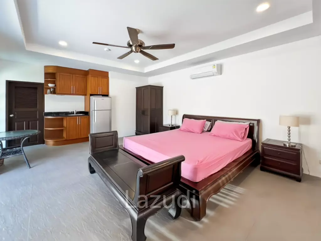 Grand Hill: 5 Bedroom Villa with Private Pool in Soi Hua Hin 88