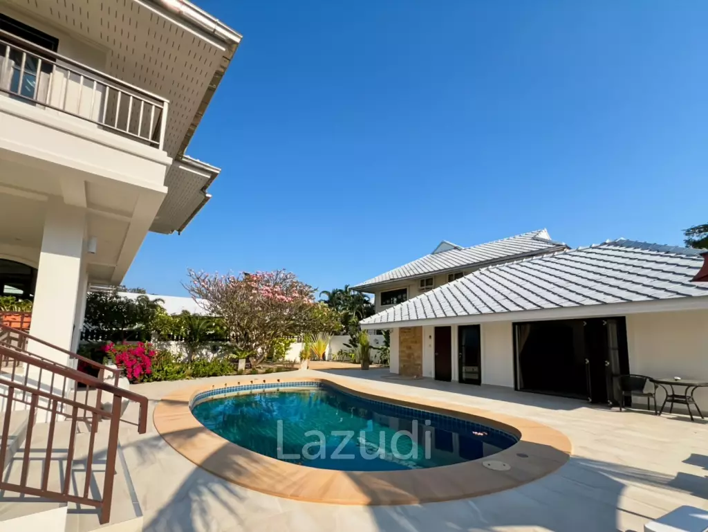 Grand Hill: 5 Bedroom Villa with Private Pool in Soi Hua Hin 88