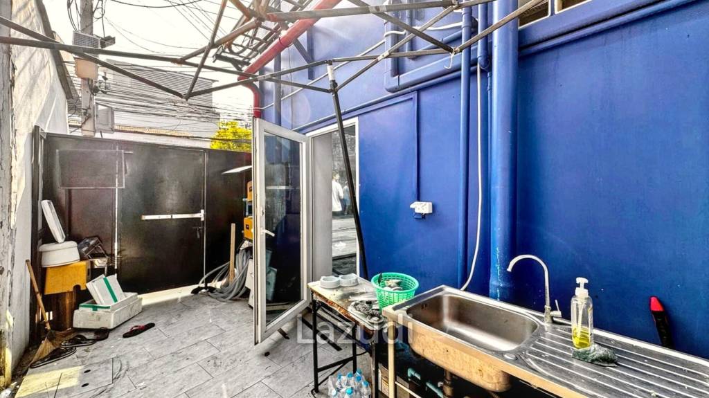 Retail Space in Prime Khlong Toei Bangkok
