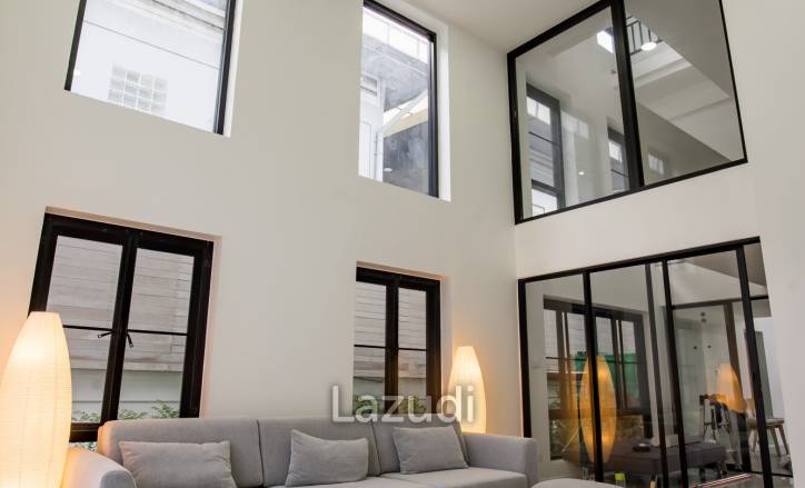 Luxurious 3.5-Storey Townhouse Bangkok for Sale