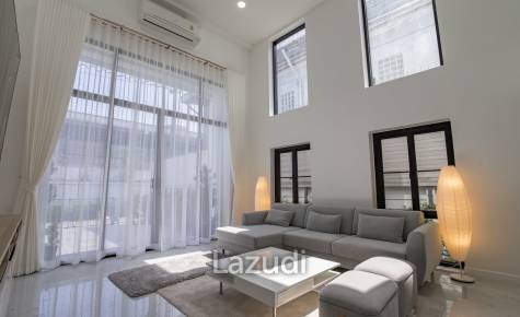 Luxurious 3.5-Storey Townhouse Bangkok for Sale