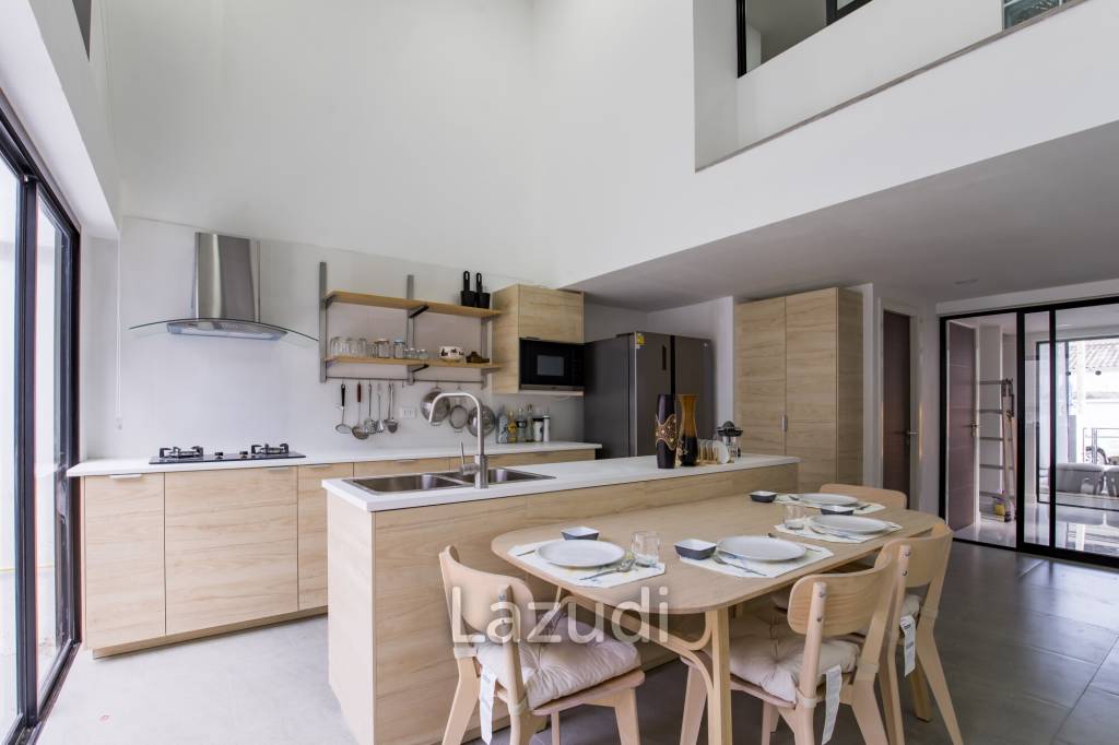 Luxurious 3.5-Storey Townhouse Bangkok for Sale