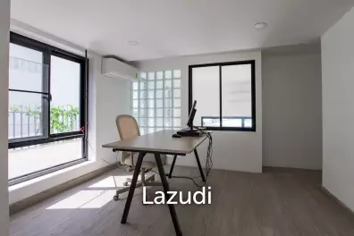 Luxurious 3.5-Storey Townhouse Bangkok for Sale