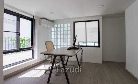 Luxurious 3.5-Storey Townhouse Bangkok for Sale
