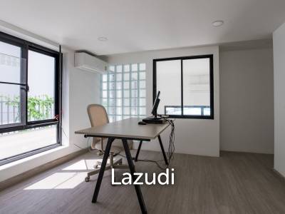 Luxurious 3.5-Storey Townhouse Bangkok for Sale
