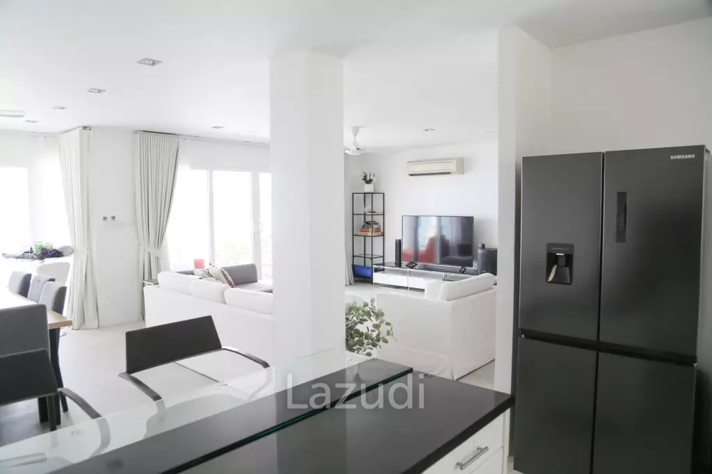 Beachfront 4 Bedroom Condo In Panwa