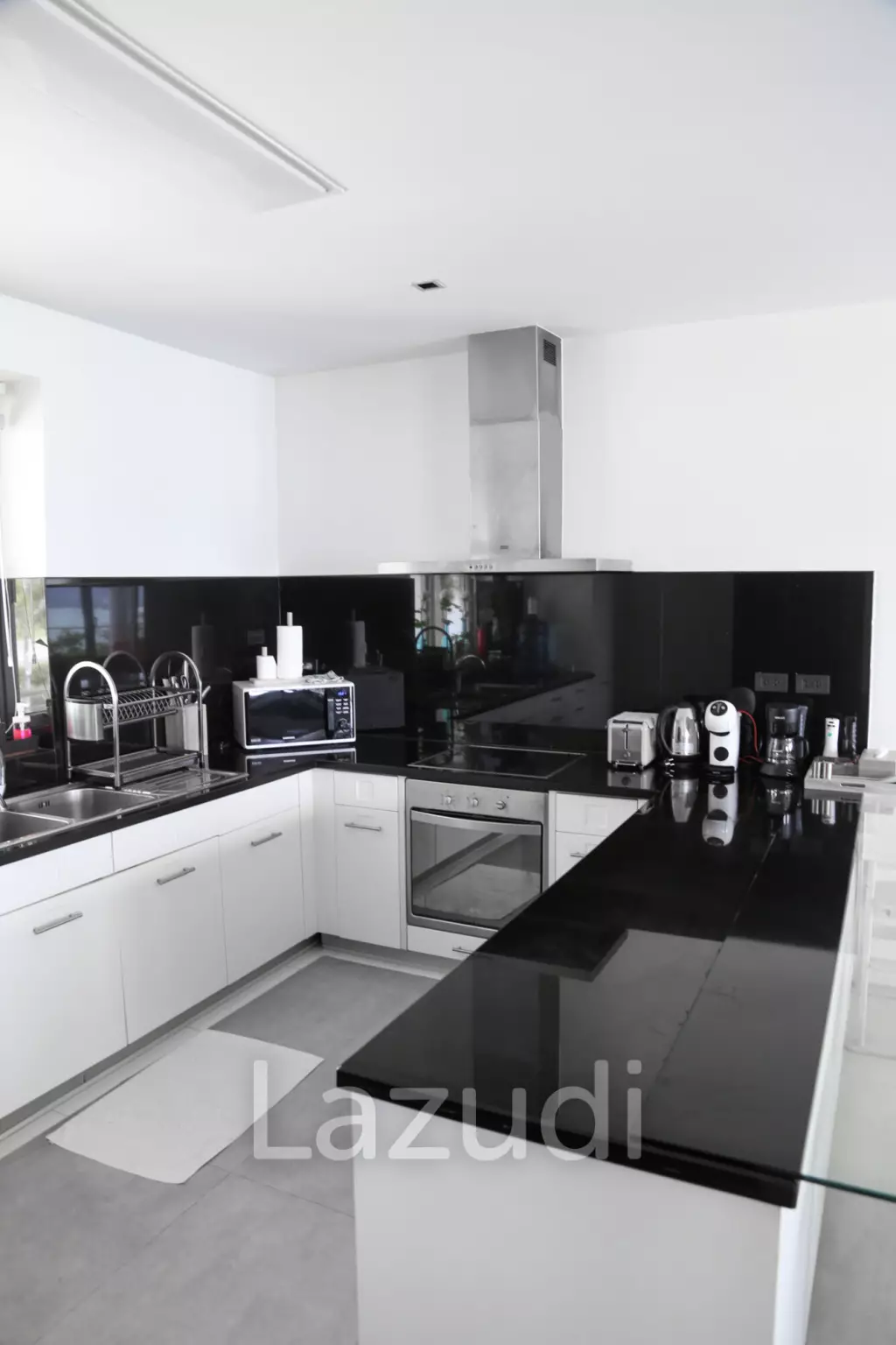 Beachfront 4 Bedroom Condo In Panwa