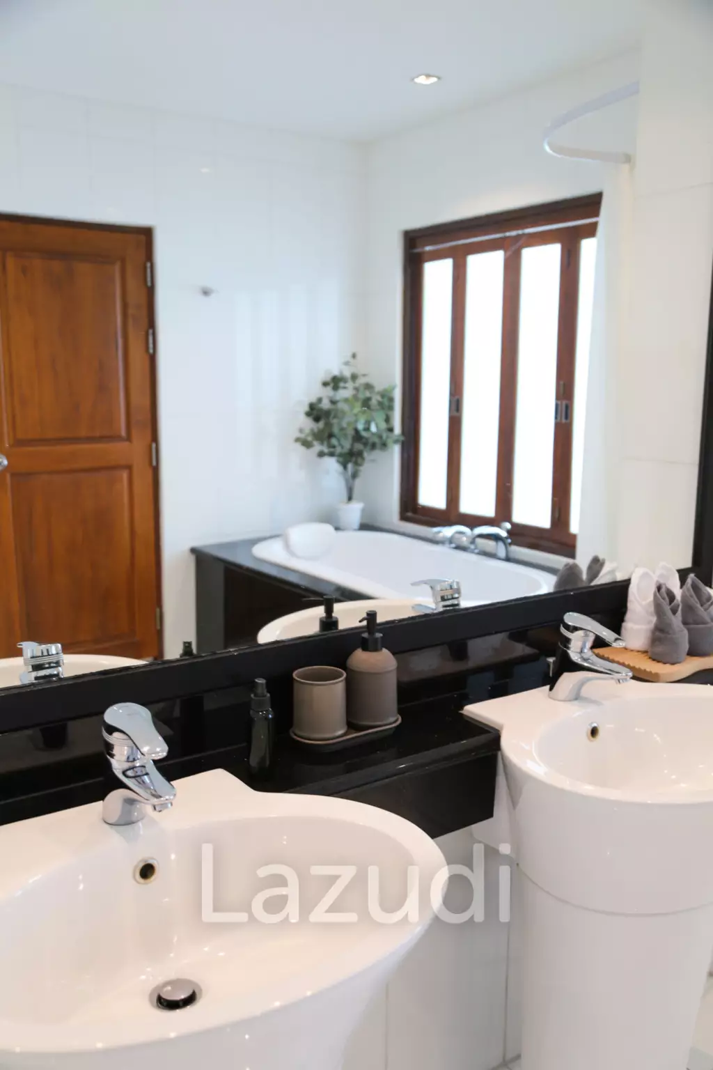 Beachfront 4 Bedroom Condo In Panwa