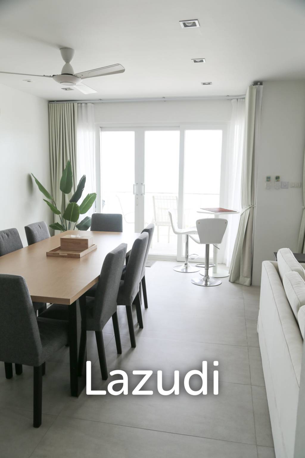 Beachfront 4 Bedroom Condo In Panwa