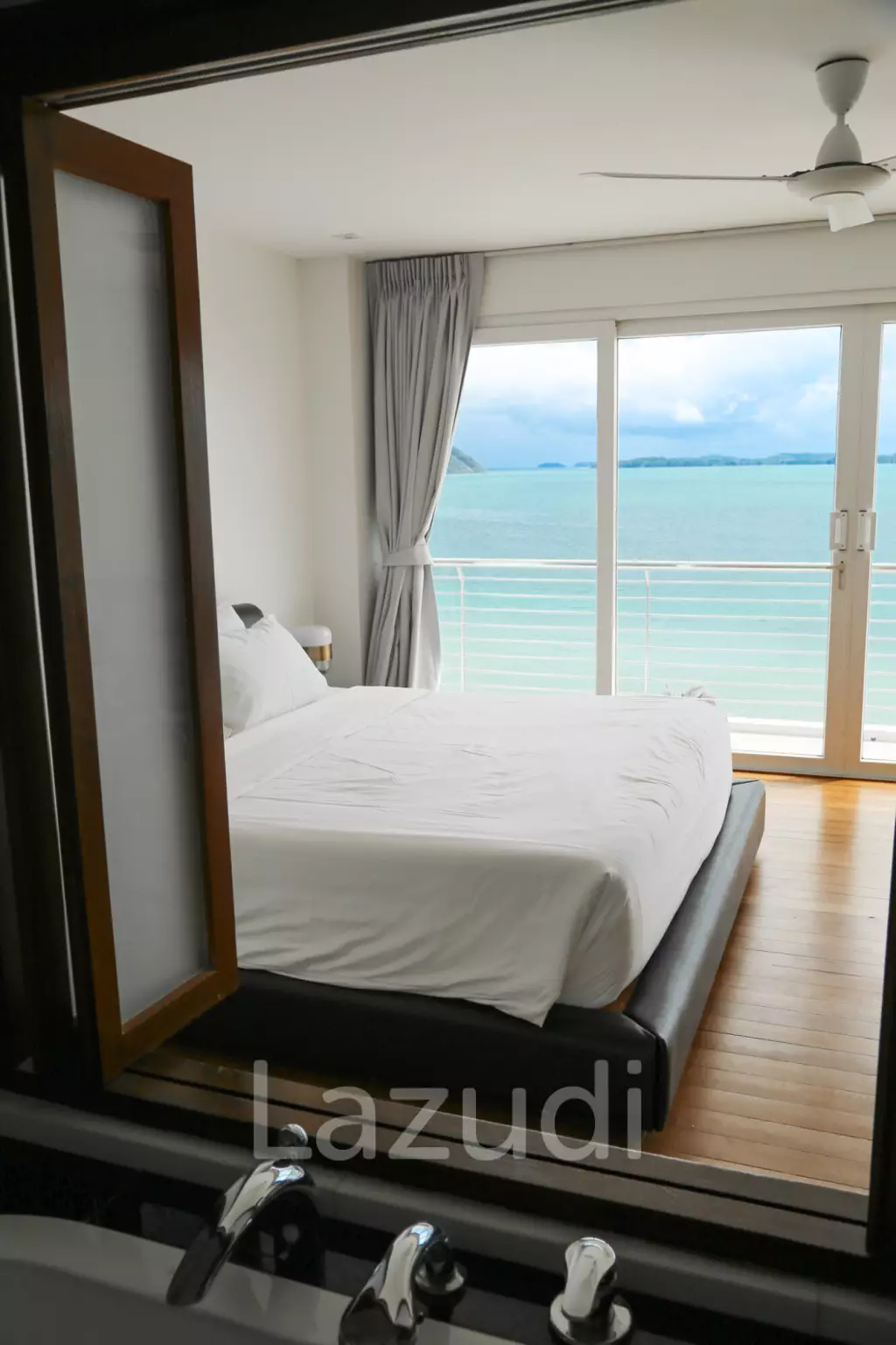 Beachfront 4 Bedroom Condo In Panwa