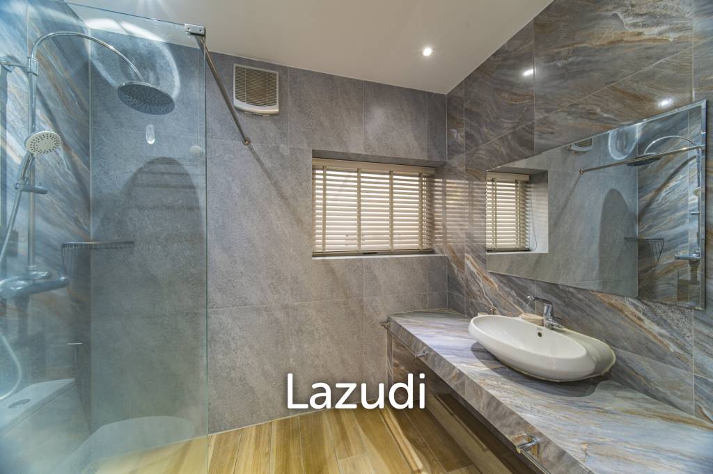 Beautiful 5-Beds Villa near Ban Tai Beach