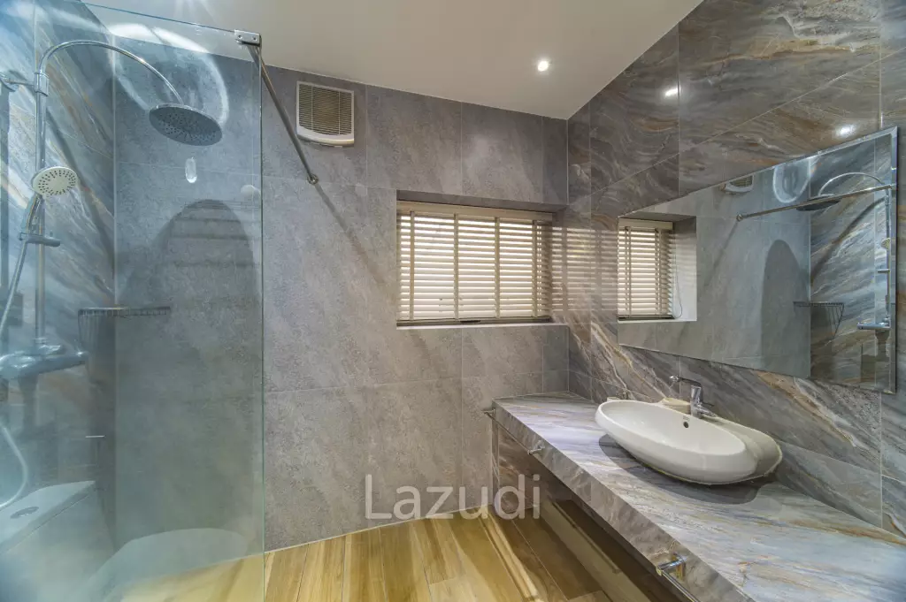 Beautiful 5-Beds Villa near Ban Tai Beach