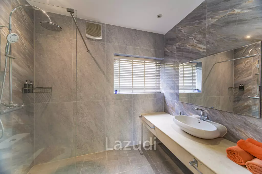 Beautiful 5-Beds Villa near Ban Tai Beach