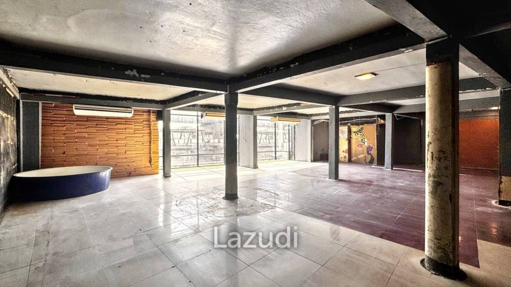 Bang Na Office Space Opposite Future Bangkok Mall