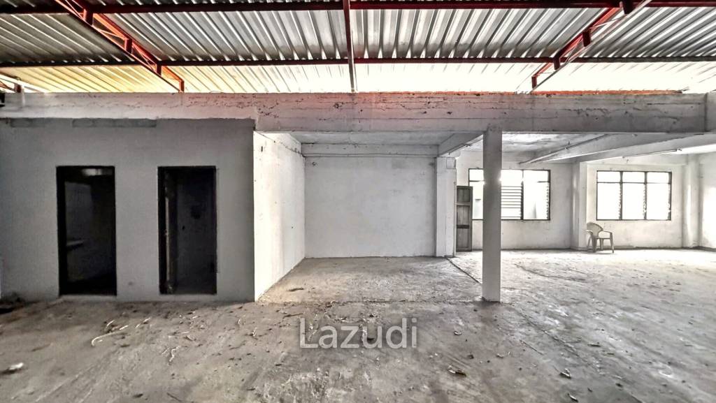 Warehouse style Top Floor for Rent in Bang Na, Bangkok