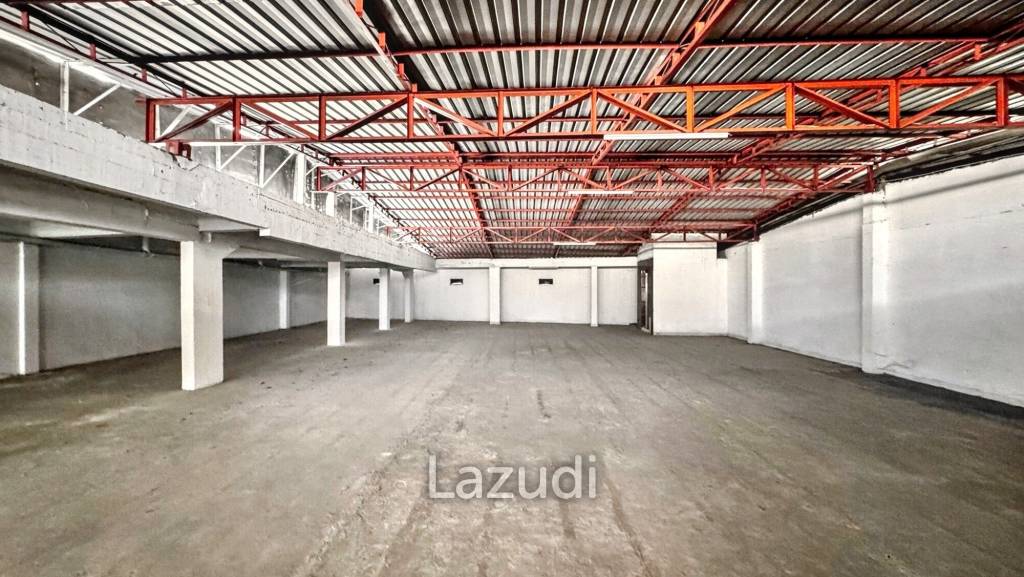 Warehouse style Top Floor for Rent in Bang Na, Bangkok