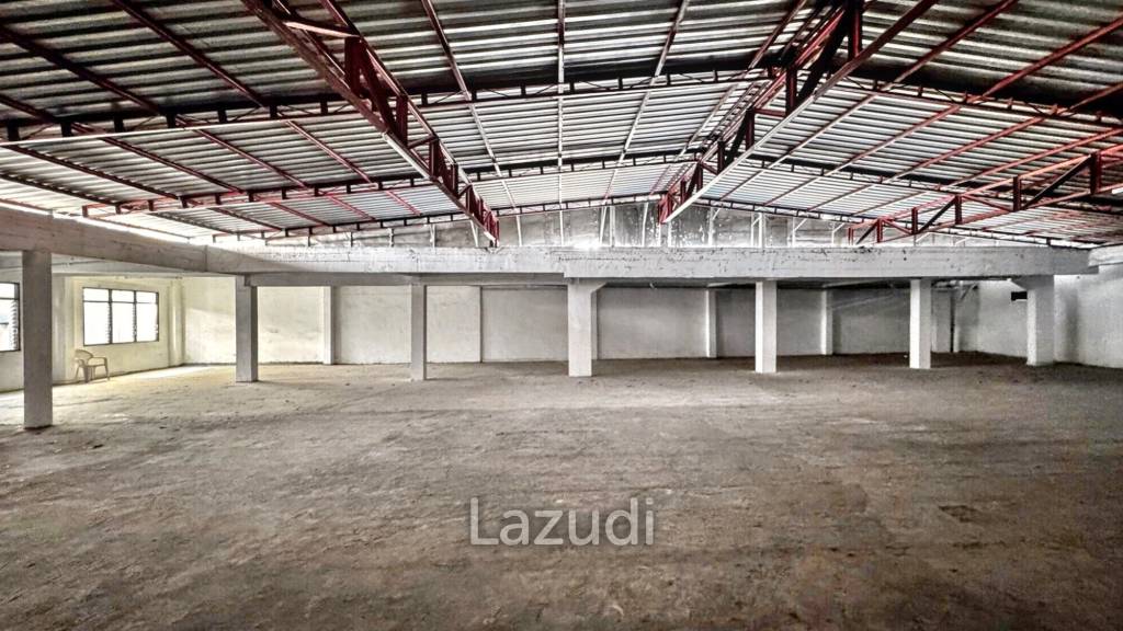 Warehouse style Top Floor for Rent in Bang Na, Bangkok
