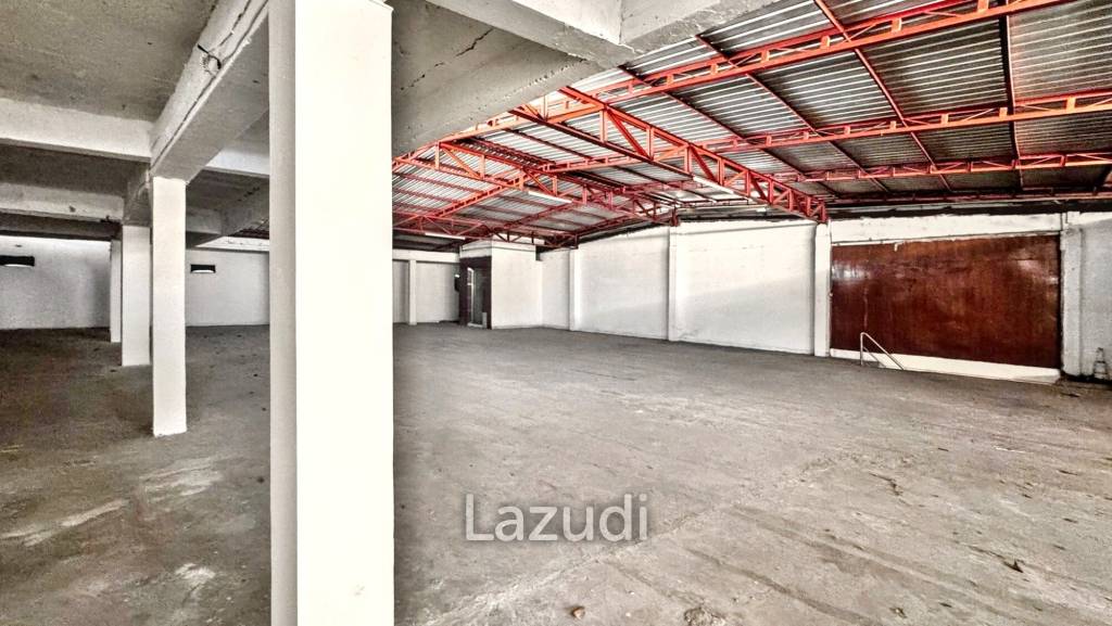 Warehouse style Top Floor for Rent in Bang Na, Bangkok