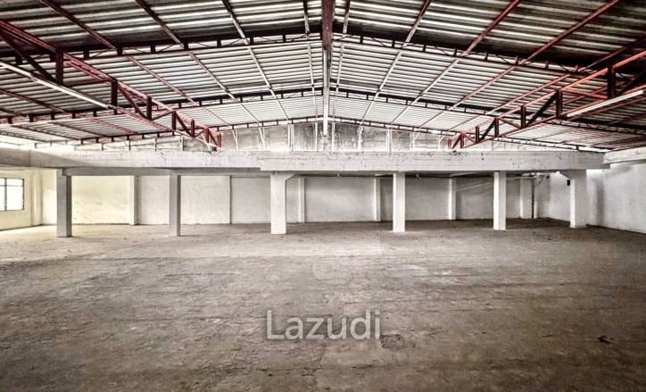 Warehouse style Top Floor for Rent in Bang Na, Bangkok