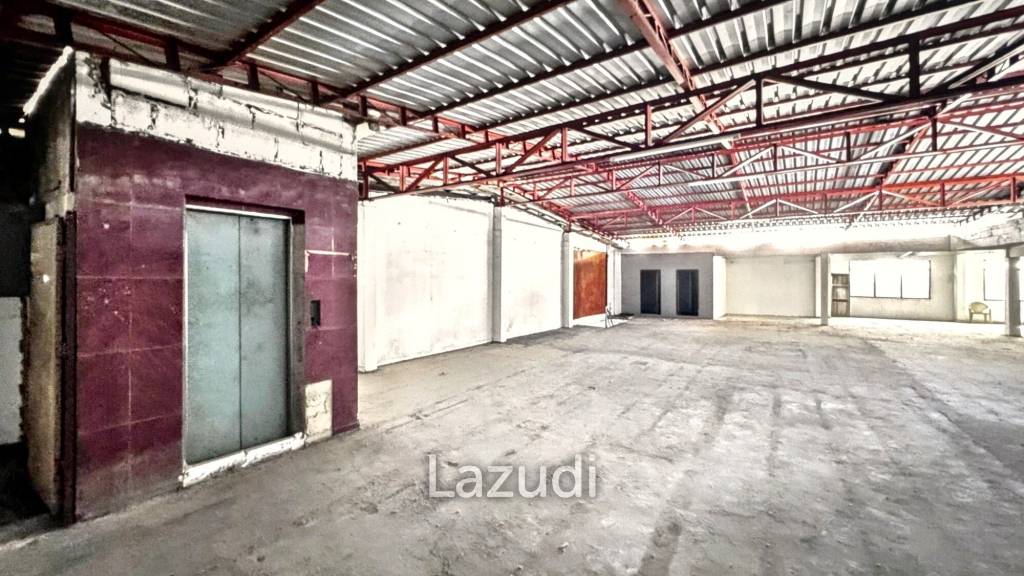 Warehouse style Top Floor for Rent in Bang Na, Bangkok