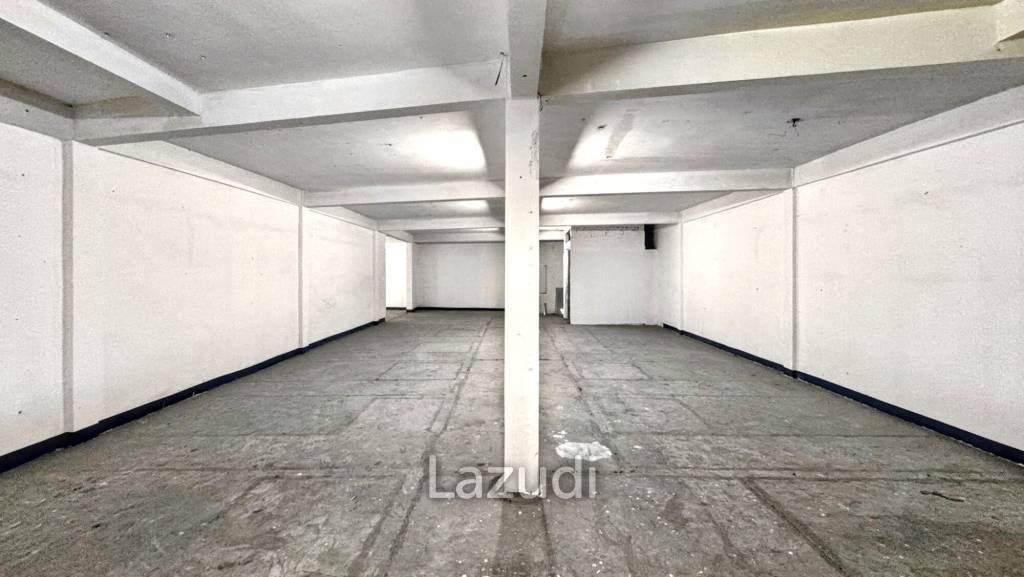 Warehouse style Top Floor for Rent in Bang Na, Bangkok