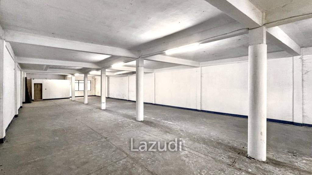 Warehouse style Top Floor for Rent in Bang Na, Bangkok