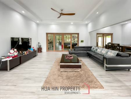 Spacious Modern 3 Bedroom Villa with Swimming Pool in Hana Village 1, Sam Roi Yot