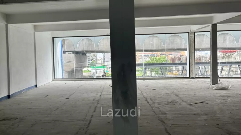 High Traffic 5-Storey Building with Prime Sukhumvit Road Frontage at Udomsuk/  Bangna