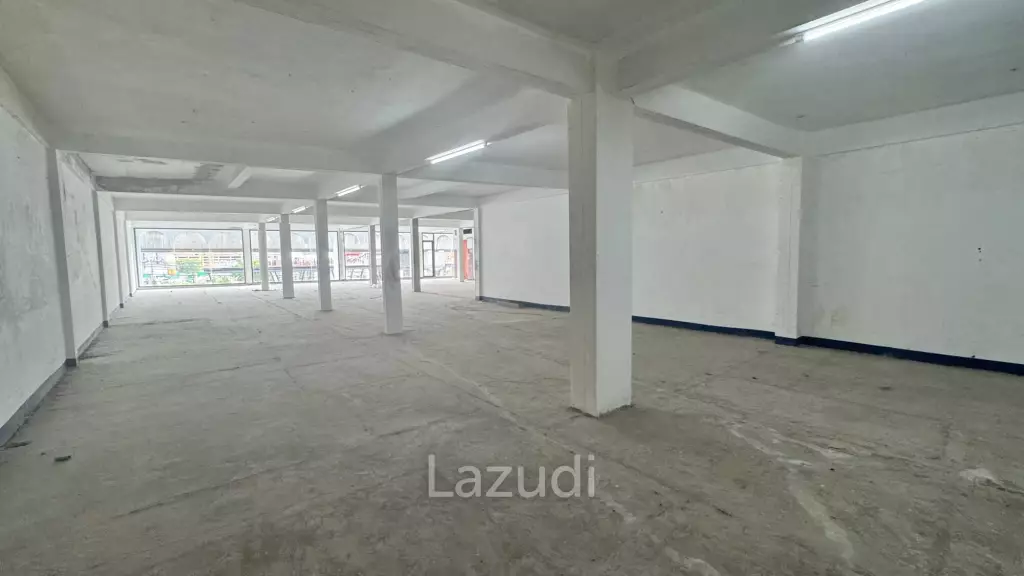 High Traffic 5-Storey Building with Prime Sukhumvit Road Frontage at Udomsuk/  Bangna