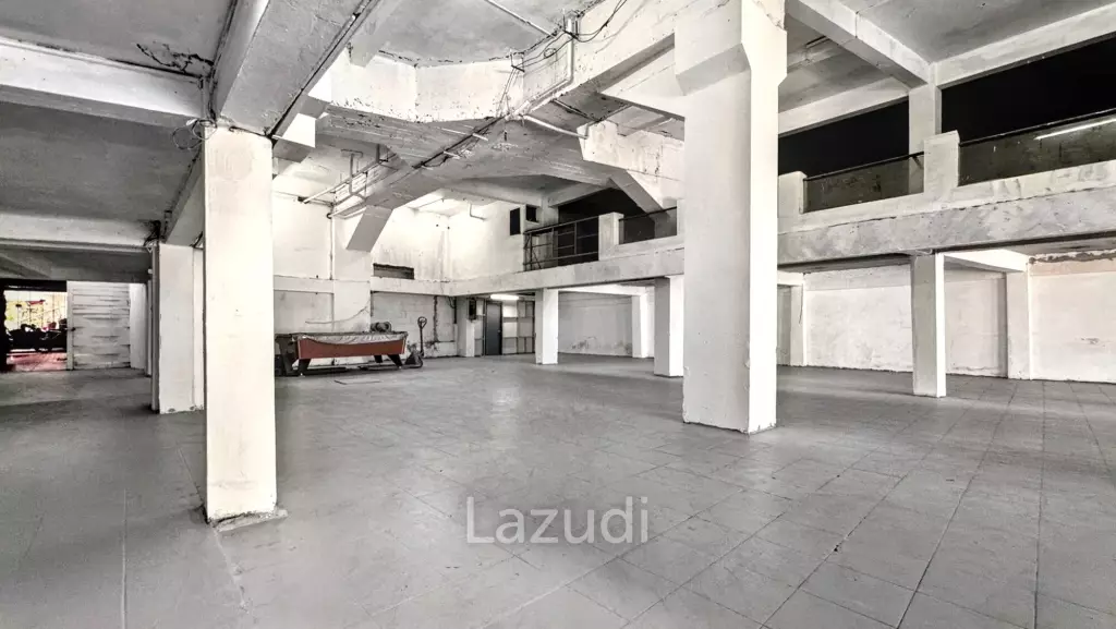 High Traffic 5-Storey Building with Prime Sukhumvit Road Frontage at Udomsuk/  Bangna