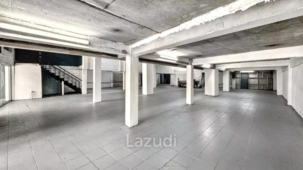 High Traffic 5-Storey Building with Prime Sukhumvit Road Frontage at Udomsuk/  Bangna