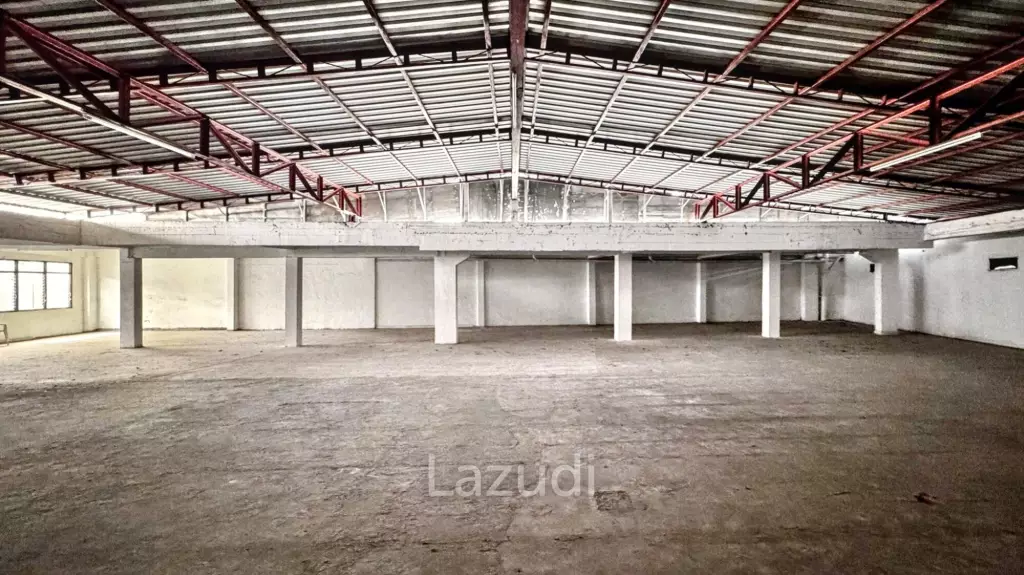 High Traffic 5-Storey Building with Prime Sukhumvit Road Frontage at Udomsuk/  Bangna