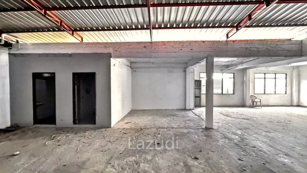 High Traffic 5-Storey Building with Prime Sukhumvit Road Frontage at Udomsuk/  Bangna