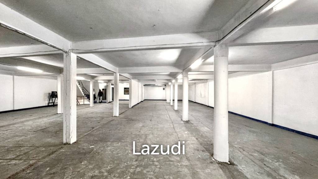 High Traffic 5-Storey Building with Prime Sukhumvit Road Frontage at Udomsuk/  Bangna